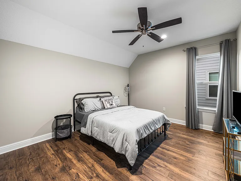 Guest Bedroom (Previously Furnished)