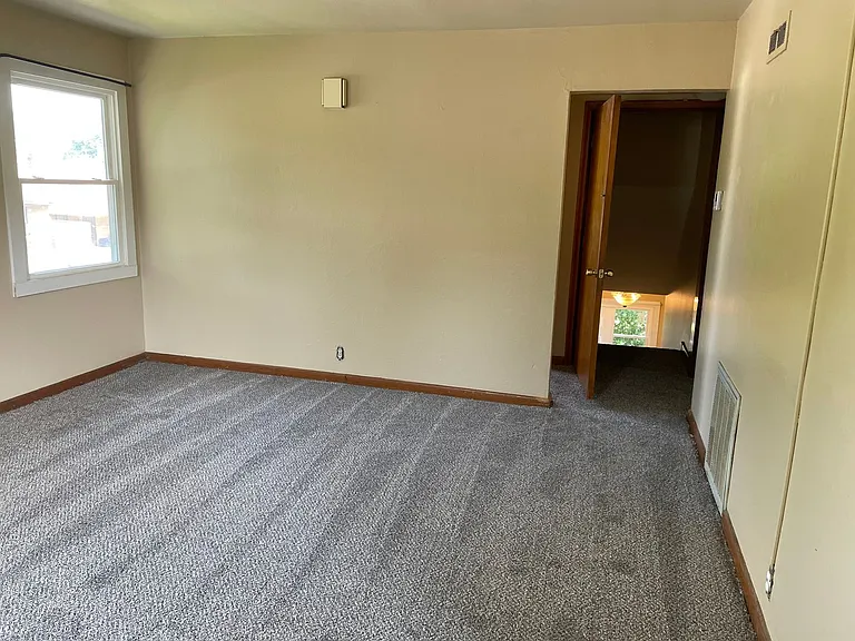 2416 Brookline Ave — Photo 6
