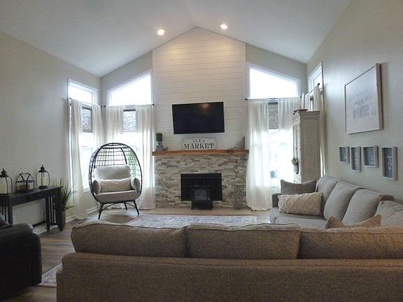 4th image of 501 N Ash Dr