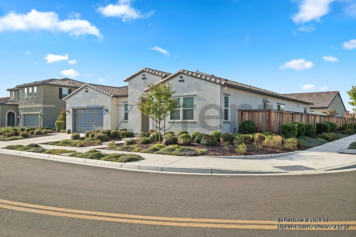 4 bed, 3.5 bath, 3100 sqft, $4,349 — Photo 2