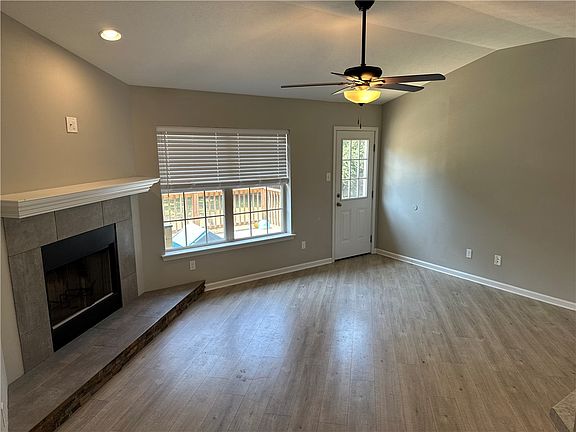 4th image of 115 Carriage Cv