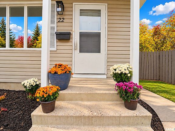 3rd image of 22 Manitou Court