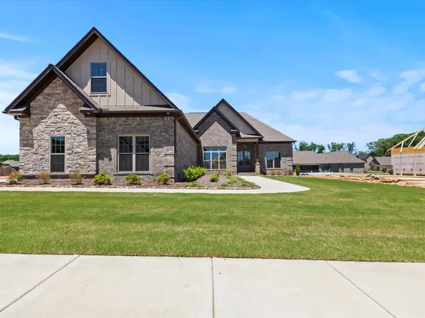 22949 Gunner Cir, Athens, AL 35613