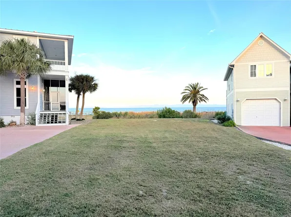 18 Old Cottage Beach Dr, Rockport, TX 78382