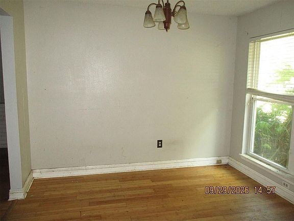 3rd image of 136 Bluefield Dr