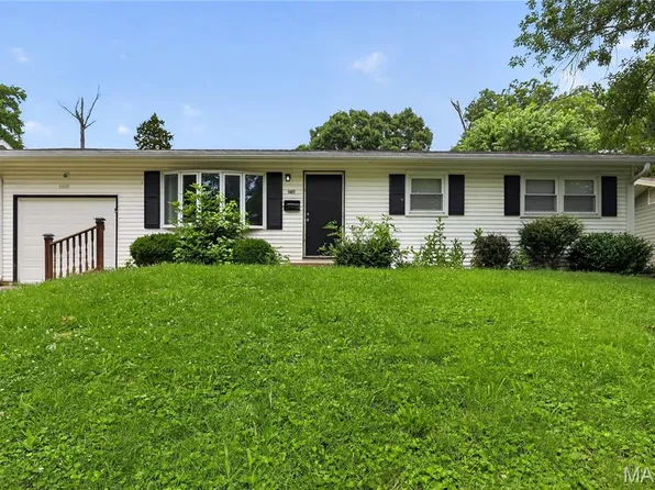 1027 Renshaw Dr, Saint Louis, MO 63135