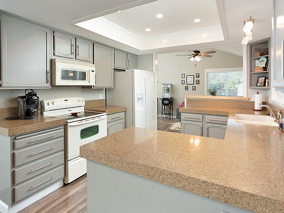 5th image of 649 Tiburon Ln