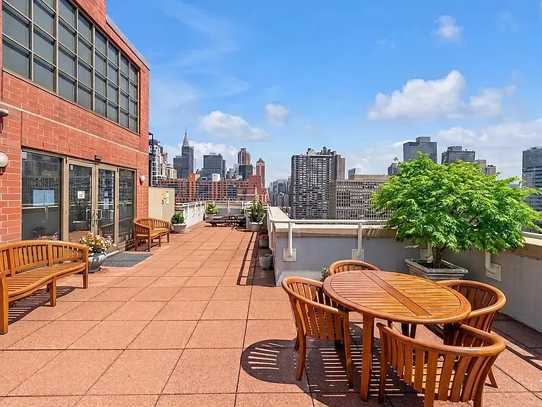 250 E 30th St #6D — Photo 18