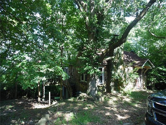 2nd image of 808 E Skyline Dr
