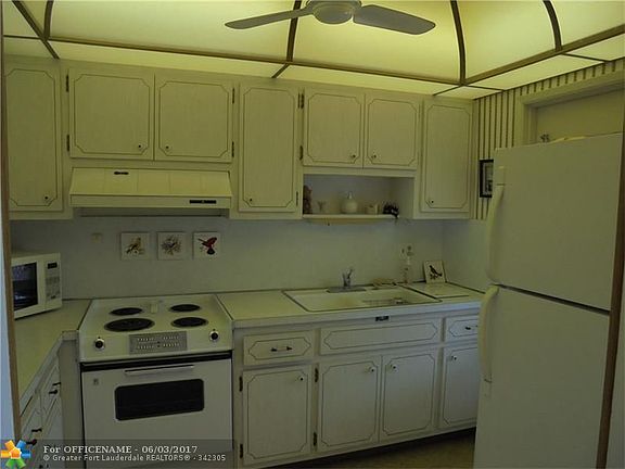 4th image of 1951 NE 39th St APT 229