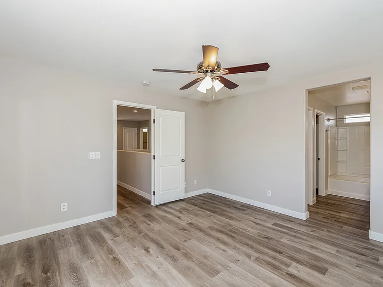 10215 Cougar Crossing St — Photo 10