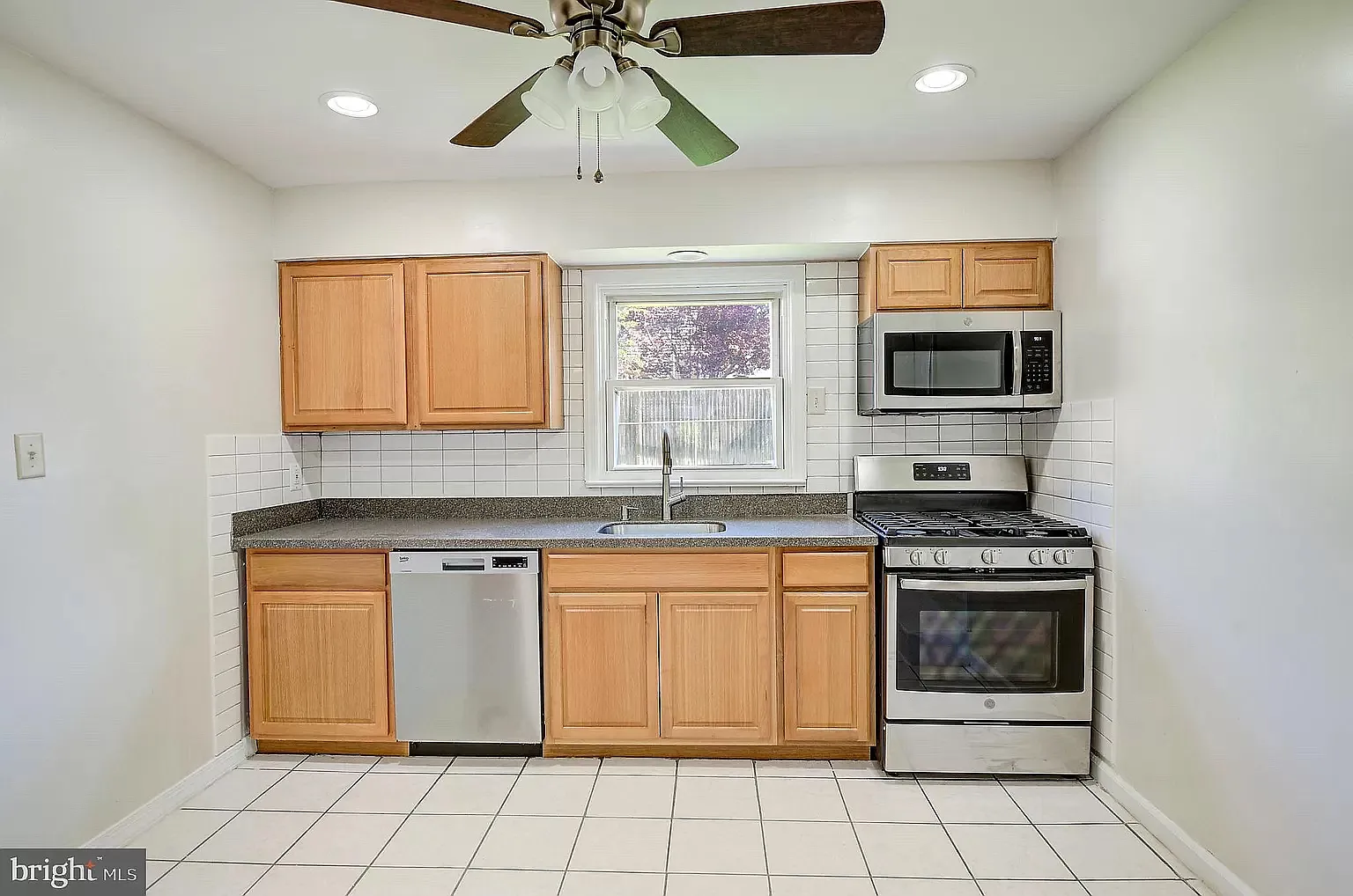 1 bed, 2448 sqft, $1,850 — Photo 4