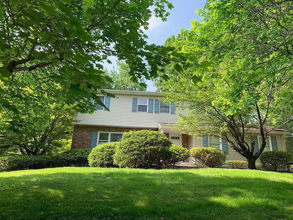 1st image of 13 Avon Ln