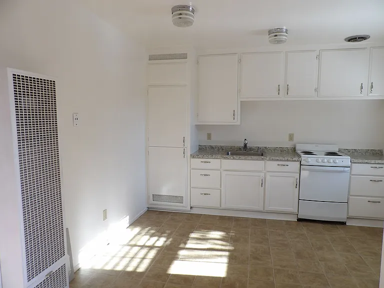 18307 Sierra Dr #7 — Photo 3