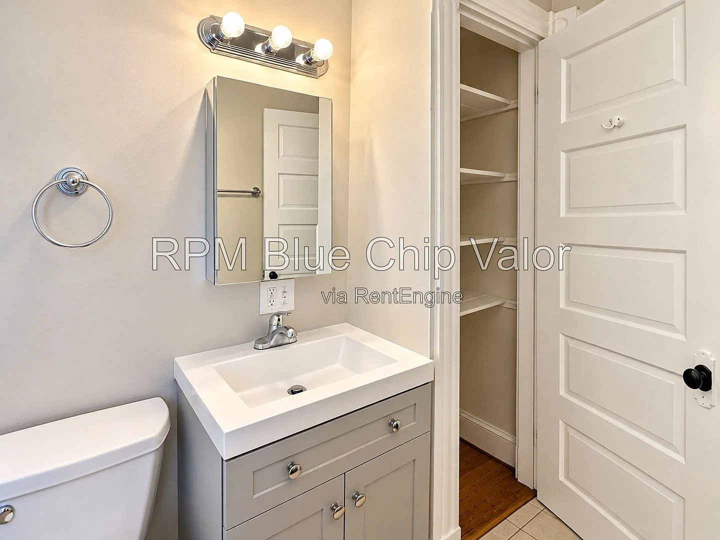 2 bed, 1.0 bath, $1,195 — Photo 3