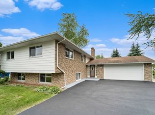 16016 Silvercrest Dr, Fenton, MI 48430