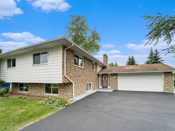 16016 Silvercrest Dr, Fenton, MI 48430