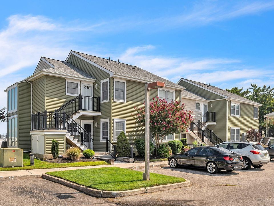 1st image of 15 Madaket Ct #15