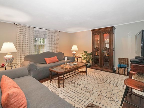 5th image of 27 Irish Ln