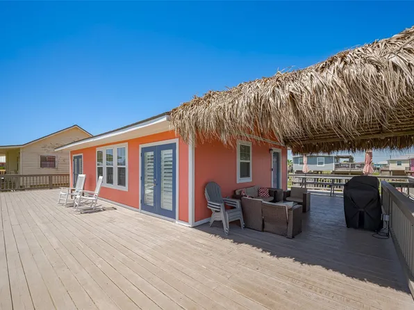 610 Surf Dr, Surfside Beach, TX 77541