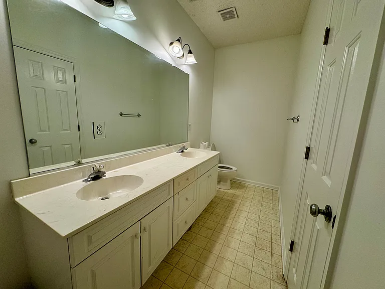 2476 Fulford Ct — Photo 16