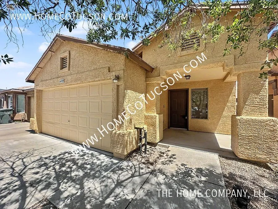 Updated 2 Bedroom Home with 2-Car Garage & Large Fenced Yard 6039 S Avenida Las Monjas — Photo 4