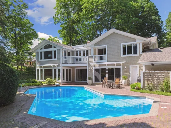 2505 Lafayette Rd, Wayzata, MN 55391