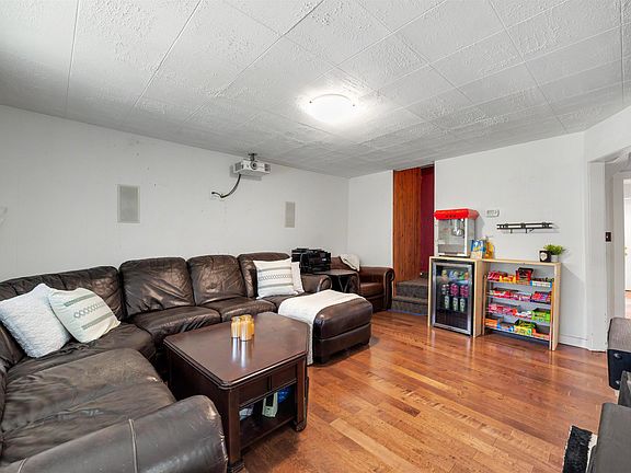 3rd image of 12771 119th St NW