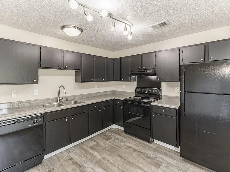 Madison Pines — Photo 17