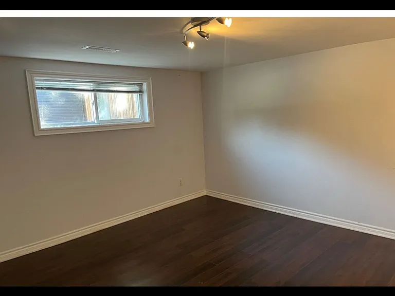 86 Langside Ave — Photo 5