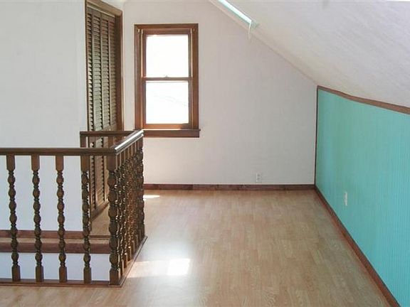 5th image of 825 42nd Ave