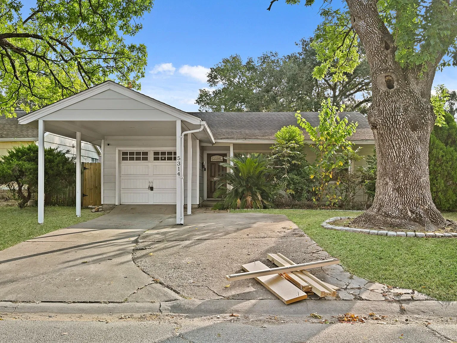 3 bed, 2.0 bath, 1776 sqft, $2,195 — Photo 2