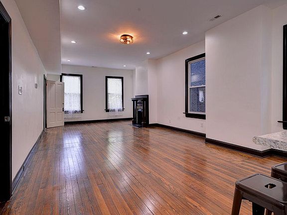 5th image of 3203 Parkwood Ave Floor 1
