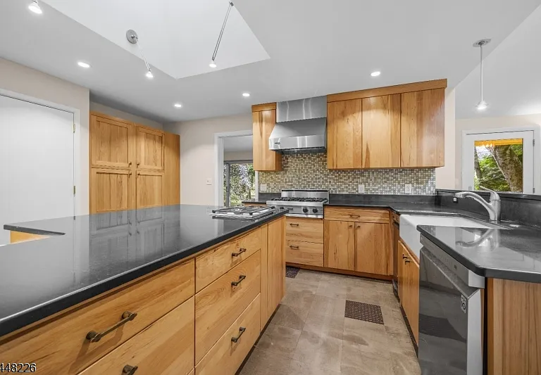 29 Wayside Pl — Photo 14