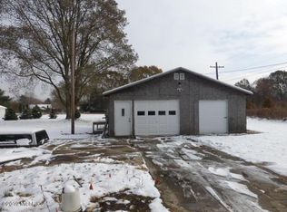 724 Chippewa St, Buchanan, MI 49107