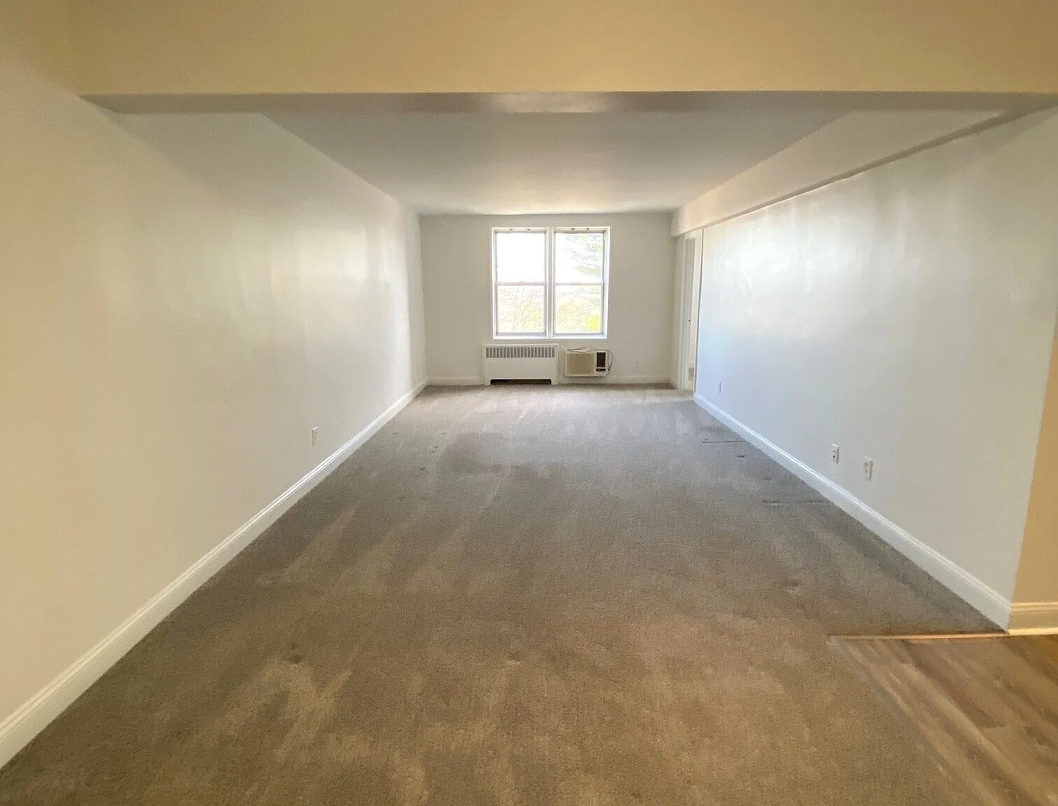 2 bed, 1.0 bath, 899 sqft, $2,300 — Photo 4