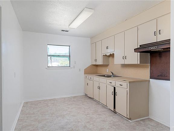 4th image of 919 W Smith St