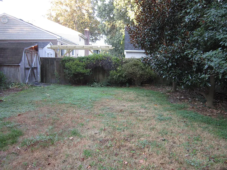 521 Greencastle Ln — Photo 16