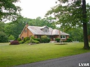 8104 Skeet Club Ln, Slatington, PA 18080