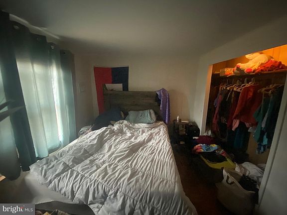 3rd image of 205 E 5th St