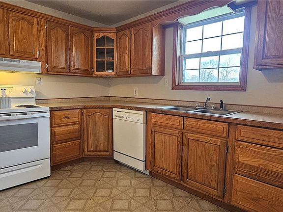 2nd image of 206 E 5th St