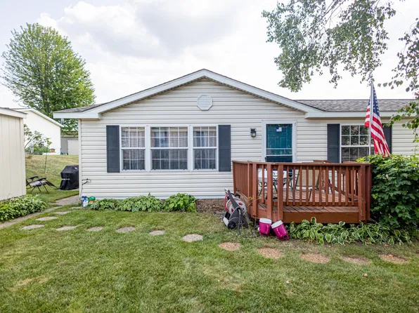1390 Birchview Dr, Maplewood, MN 55119