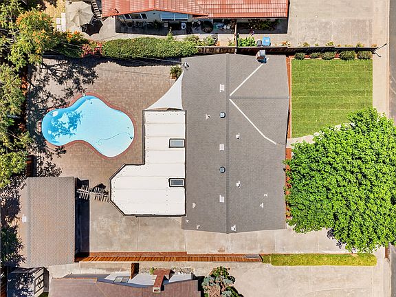 2nd image of 2130 Roenoke Way