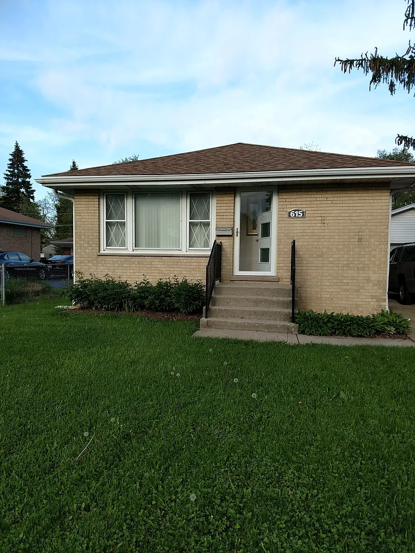 615 N Roberta Ave photo 1