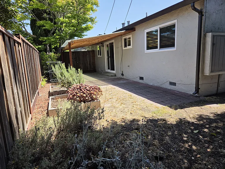 514 Piazza Dr — Photo 11