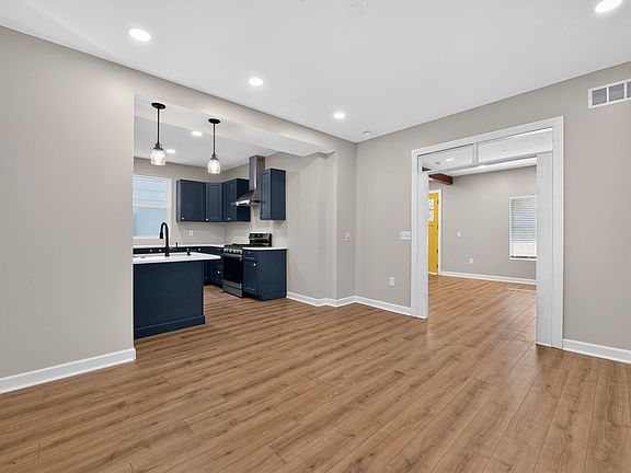 3rd image of 2516 Agnes Ave