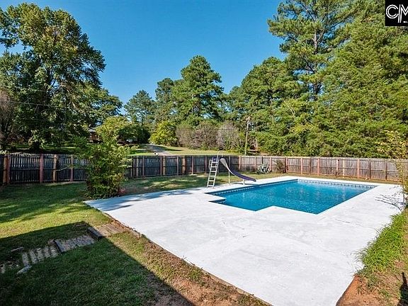 3rd image of 228 Arrowwood Dr