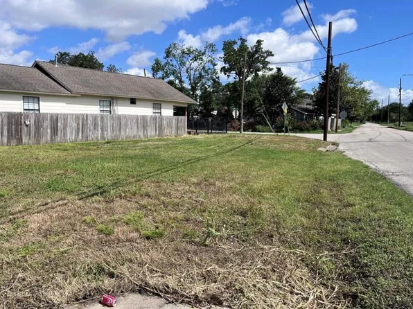 809 W Hedrick St, Houston, TX 77011