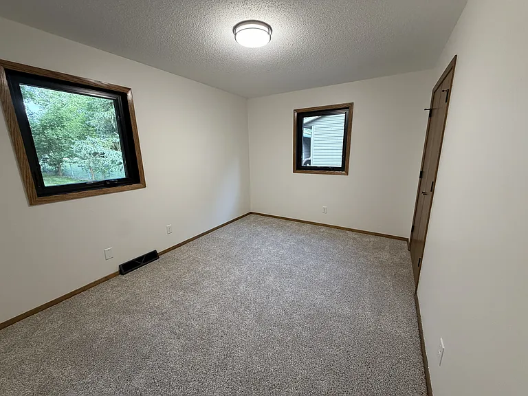 3804 S Holbrook Ave — Photo 9