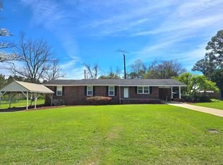 103 Martha Cir, Fitzgerald, GA 31750